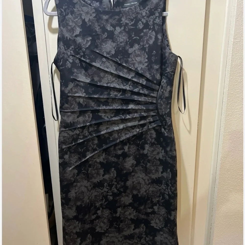 Ivanka Trump Charcoal Floral Midi Dress Body Con Front & Back Zip Size 12 NWOT - Picture 2 of 5